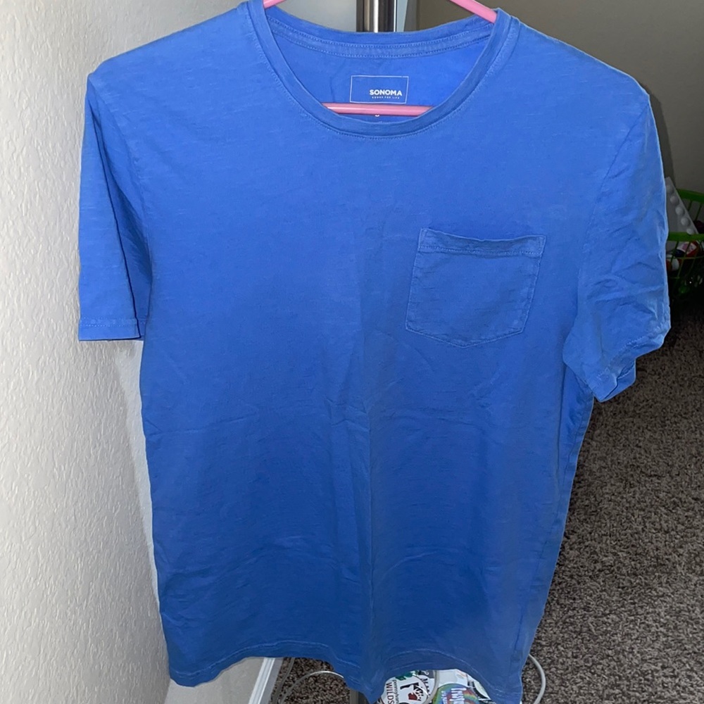 Small sky blue tee
